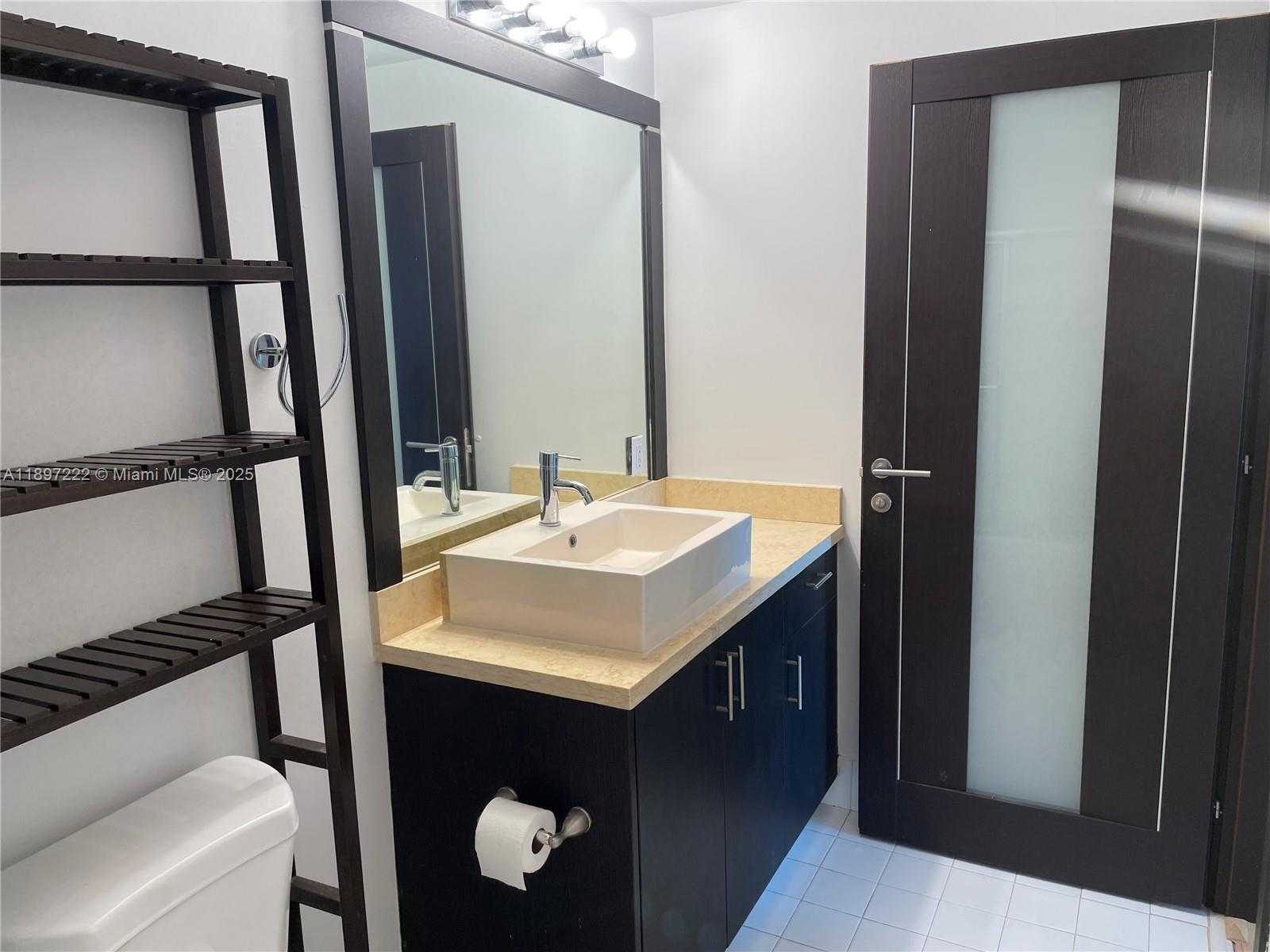 Small Image of 50 MENORES AVE #425, Coral Gables Number 7