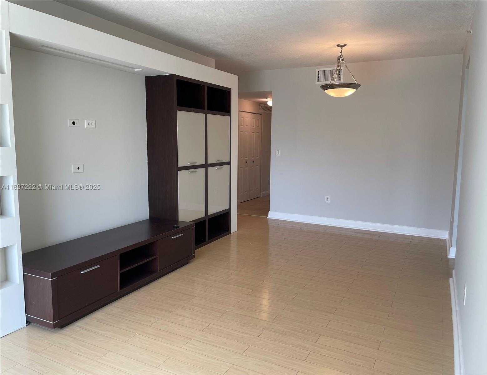 Small Image of 50 MENORES AVE #425, Coral Gables Number 9