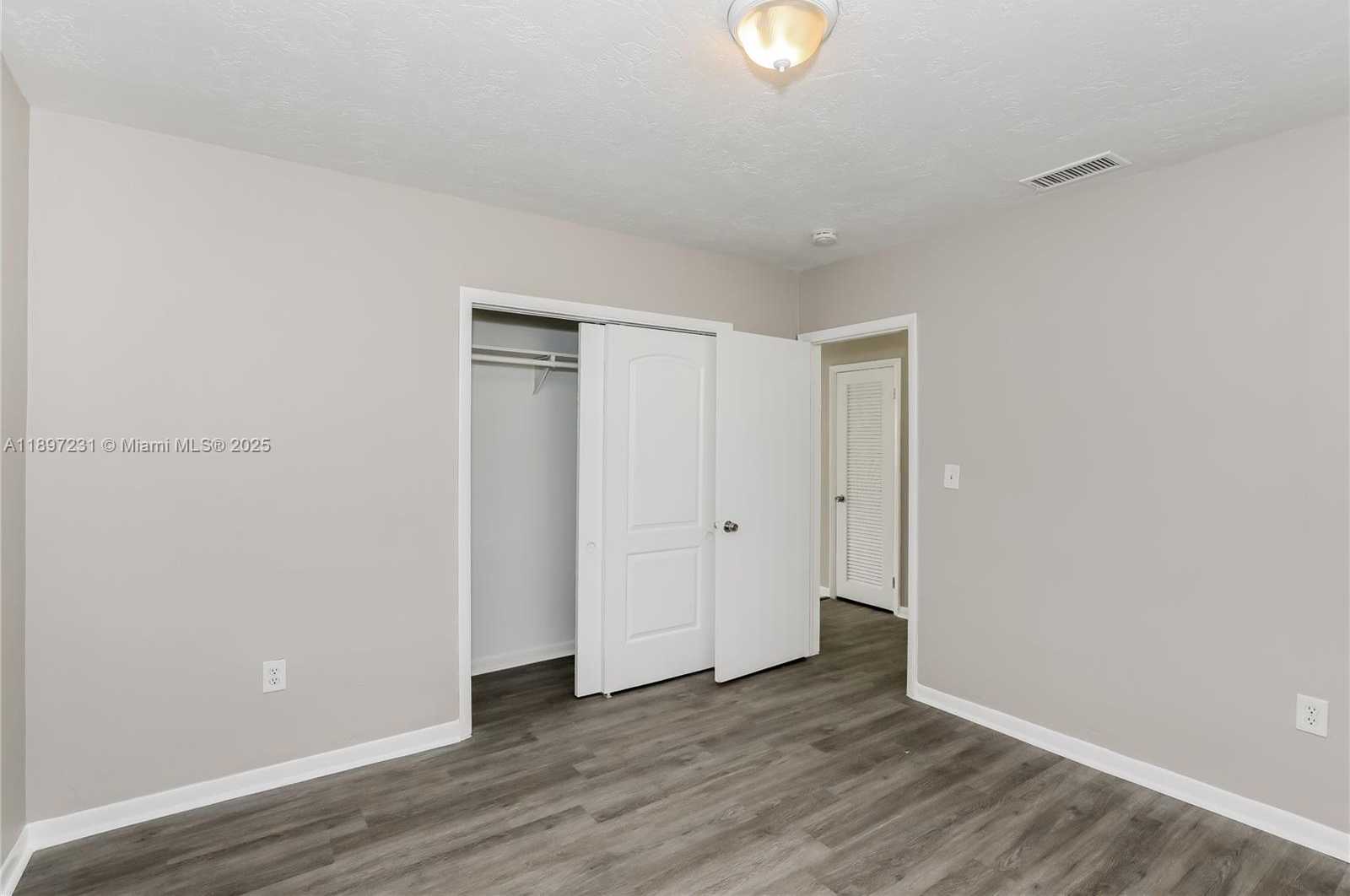 Small Image of 381 NORTH EAST 164TH ST, Miami Number 12