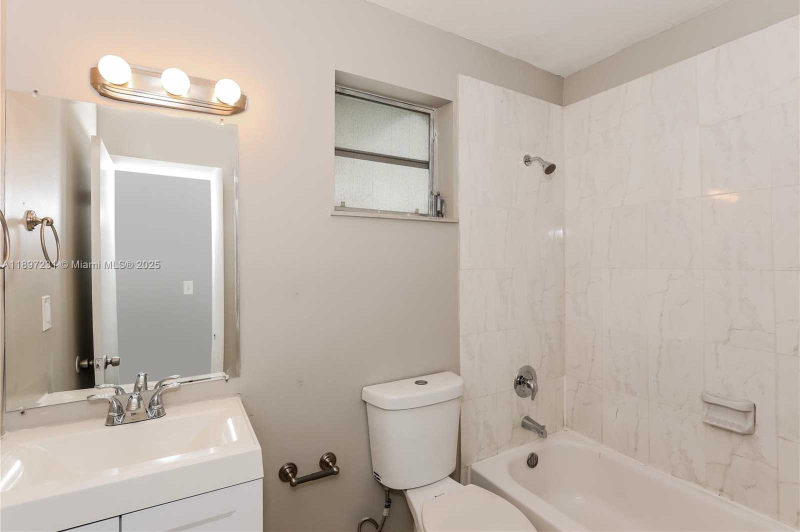 Small Image of 381 NORTH EAST 164TH ST, Miami Number 14