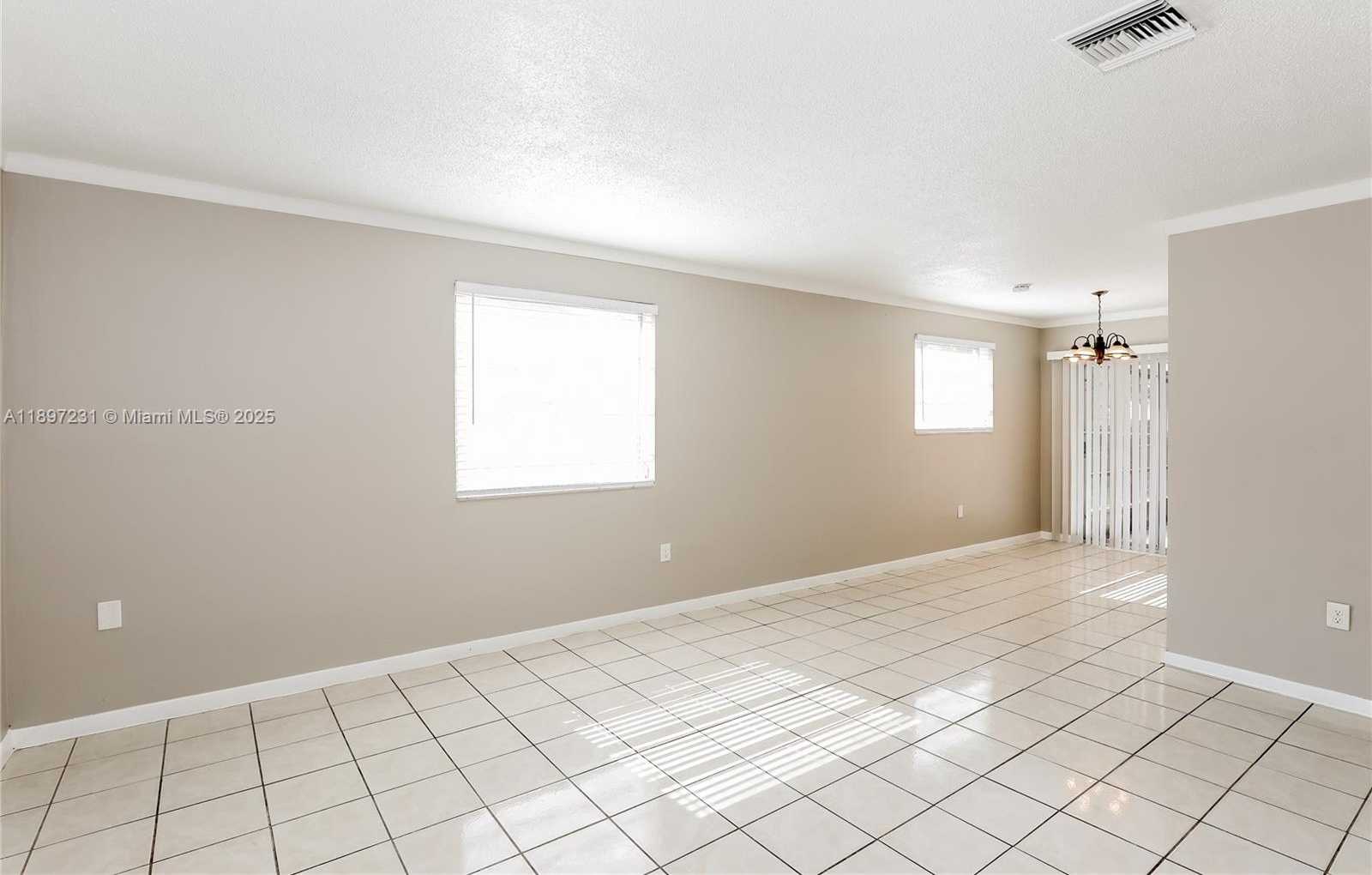 Small Image of 381 NORTH EAST 164TH ST, Miami Number 2