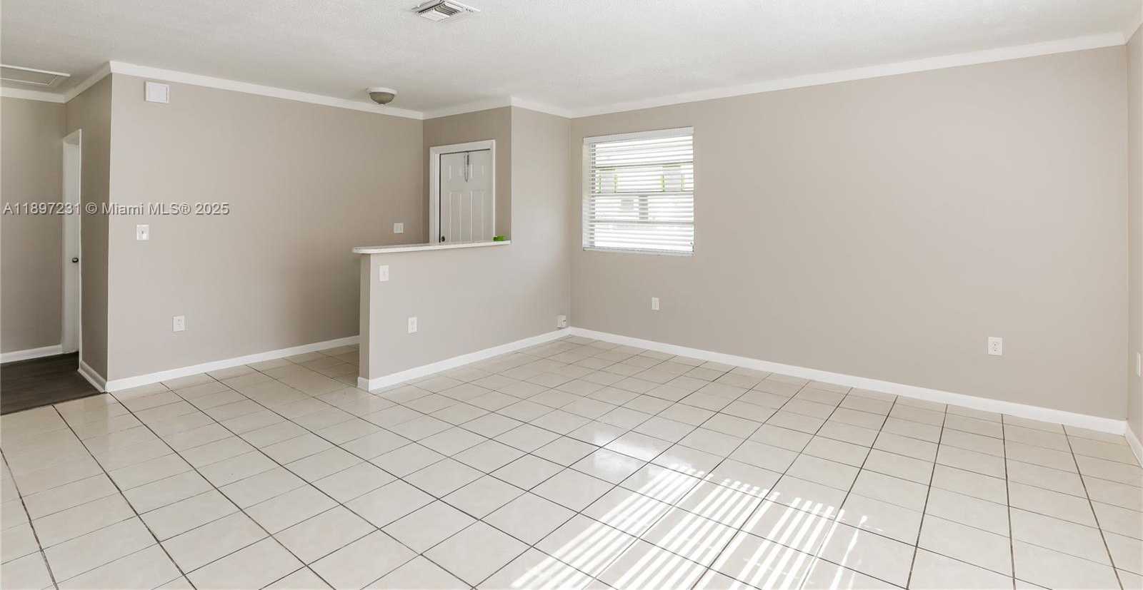 Small Image of 381 NORTH EAST 164TH ST, Miami Number 3