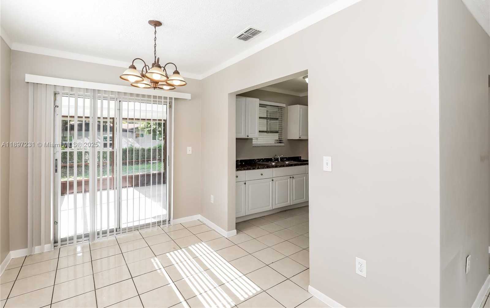 Small Image of 381 NORTH EAST 164TH ST, Miami Number 4