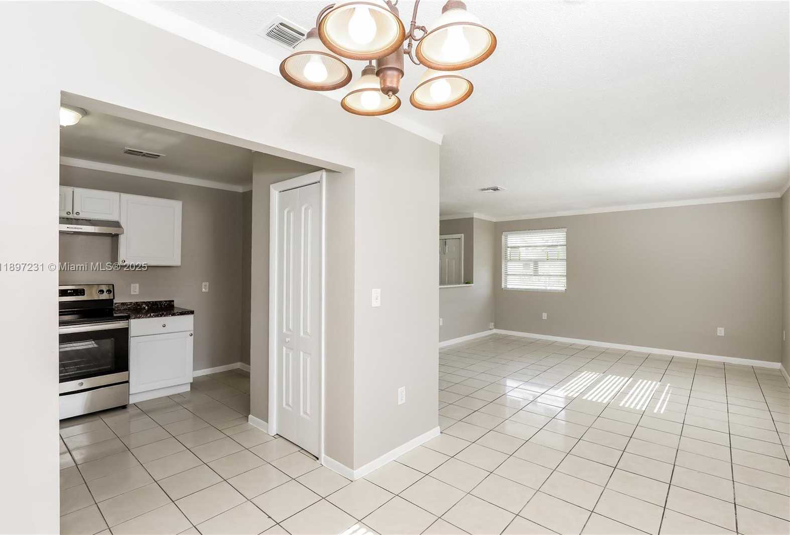 Small Image of 381 NORTH EAST 164TH ST, Miami Number 5