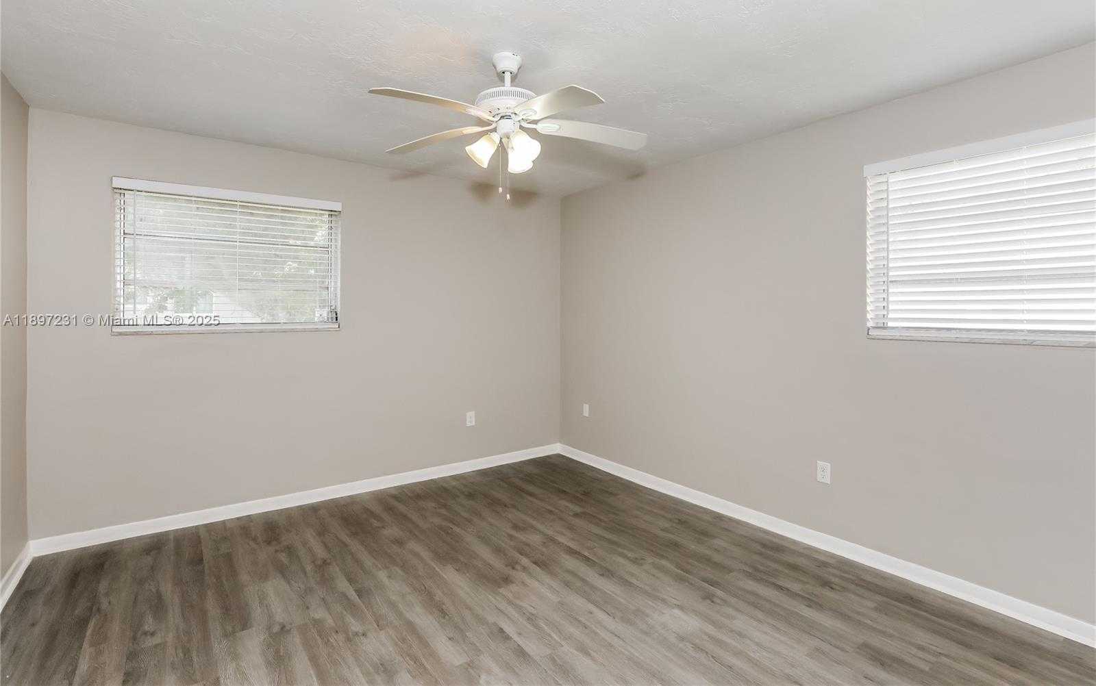 Small Image of 381 NORTH EAST 164TH ST, Miami Number 8