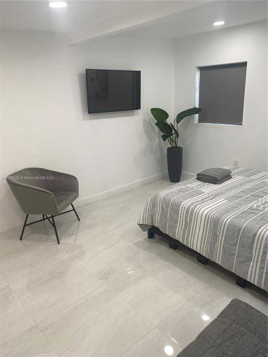Small Image of 1710 MICHIGAN AVE #houseguest, Miami Beach Number 13