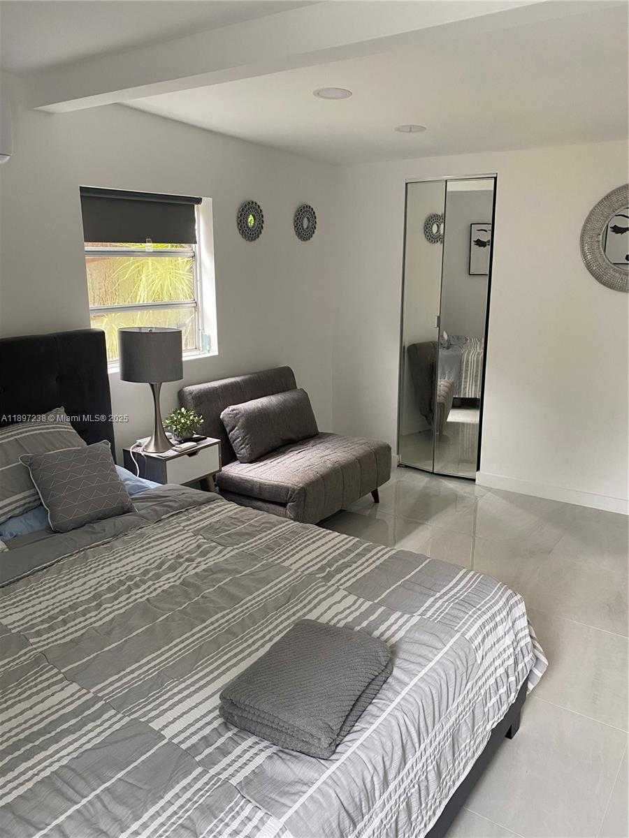 Small Image of 1710 MICHIGAN AVE #houseguest, Miami Beach Number 19