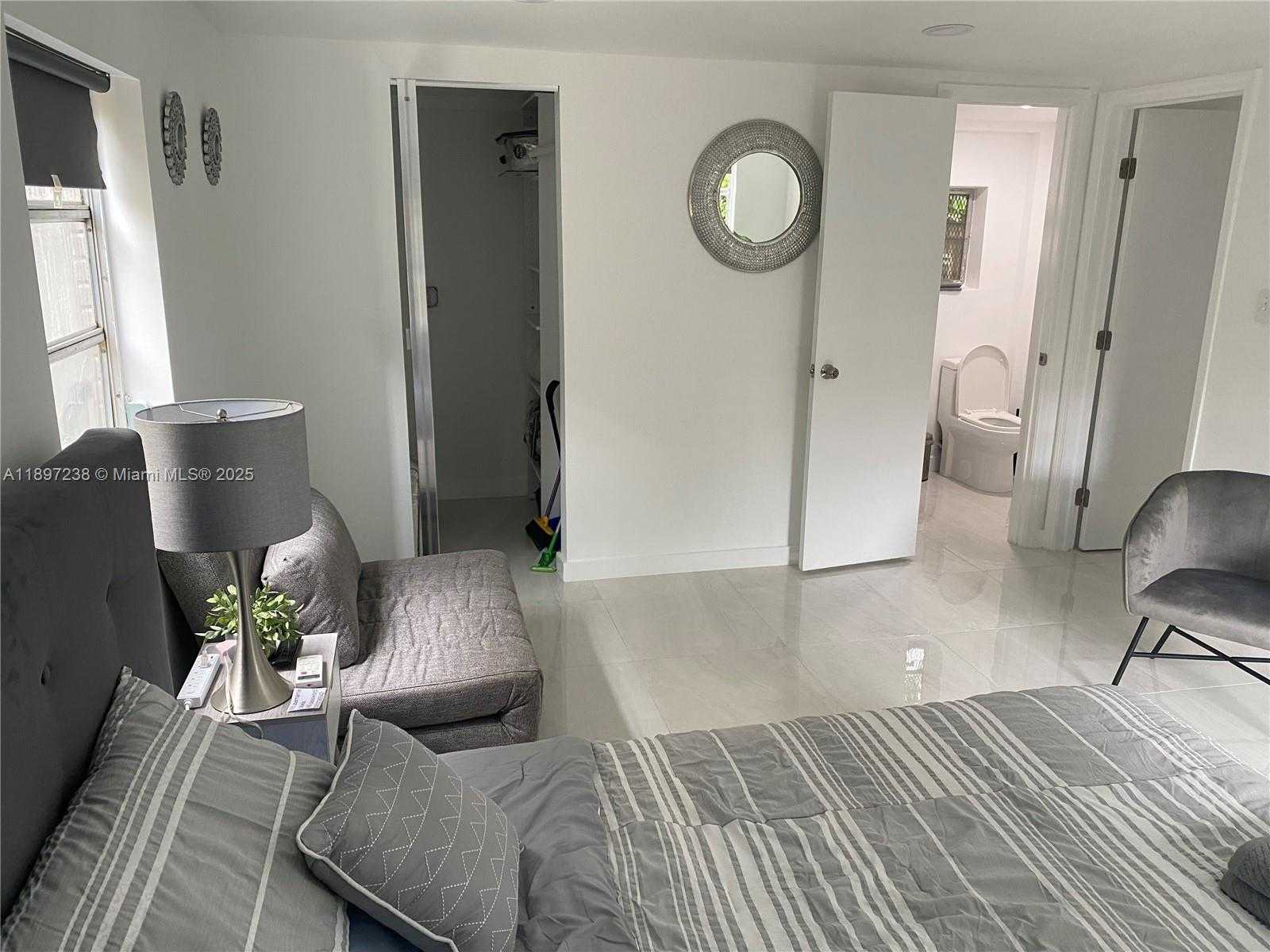 Small Image of 1710 MICHIGAN AVE #houseguest, Miami Beach Number 20