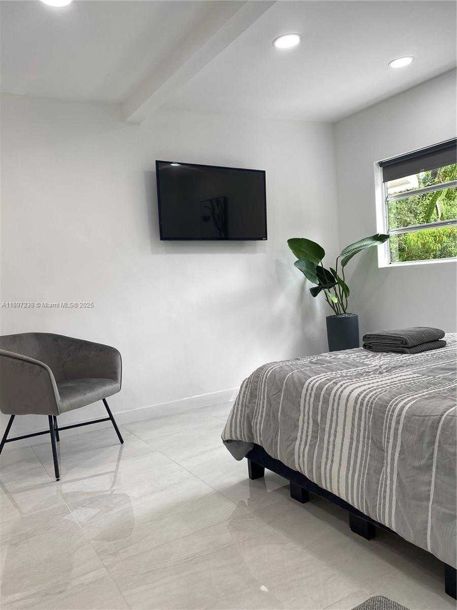 Small Image of 1710 MICHIGAN AVE #houseguest, Miami Beach Number 21