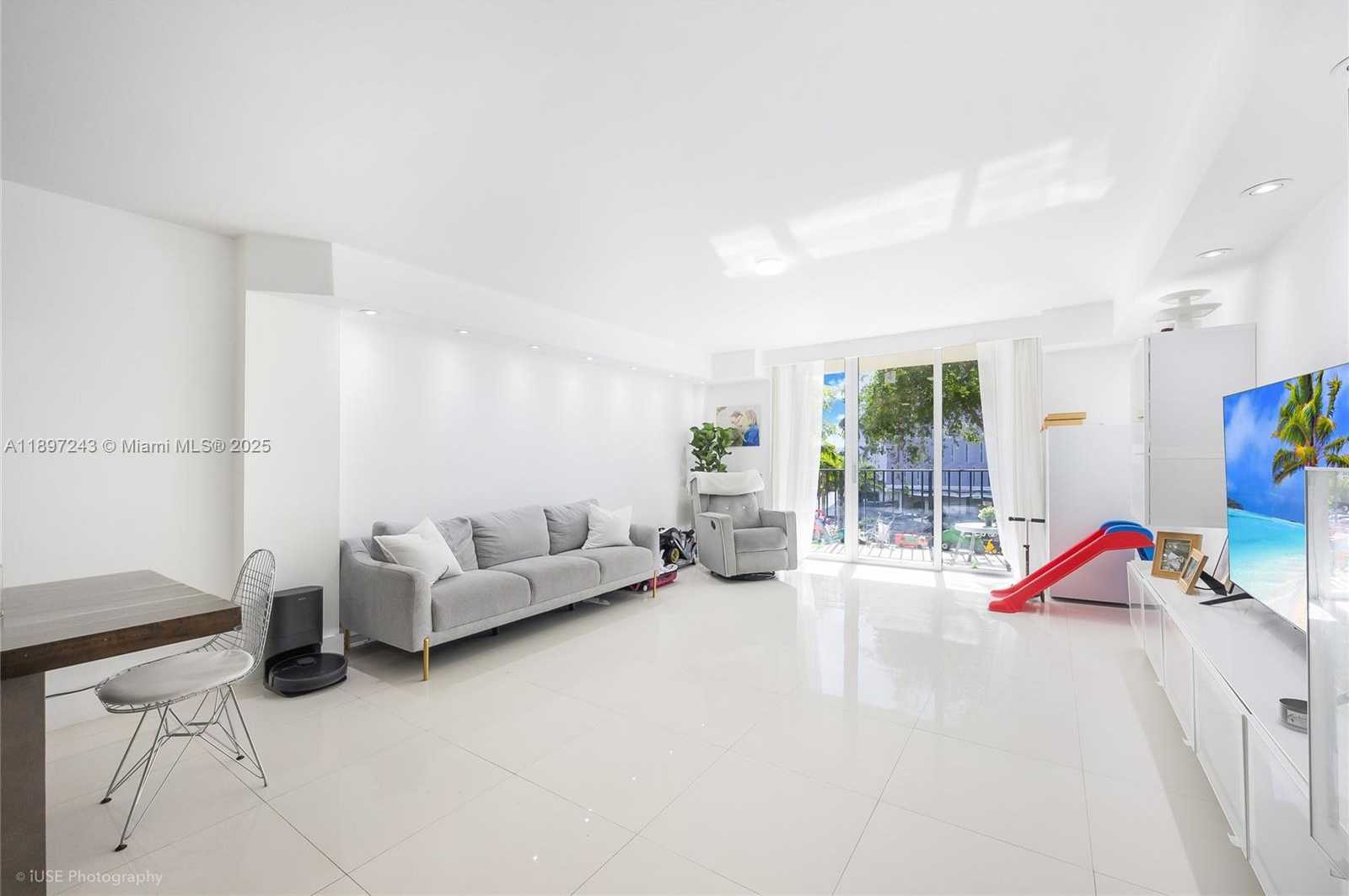 Small Image of 1001 91ST ST #303, Bay Harbor Islands Number 2