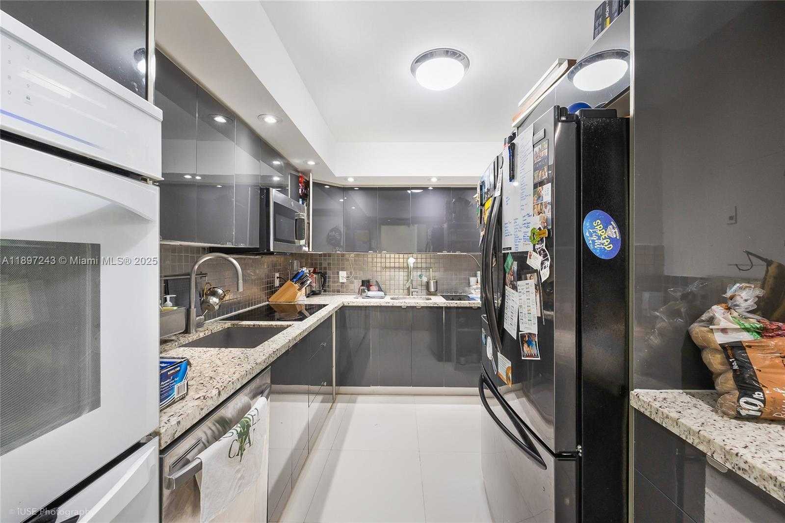 Small Image of 1001 91ST ST #303, Bay Harbor Islands Number 4