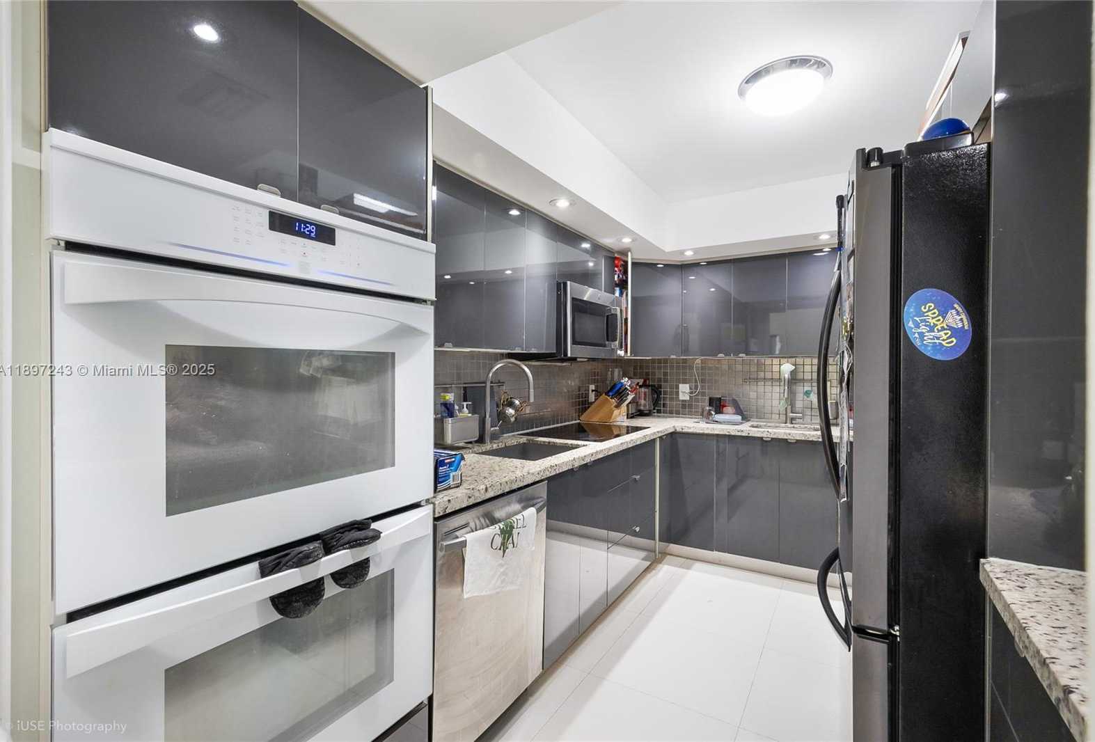 Small Image of 1001 91ST ST #303, Bay Harbor Islands Number 5