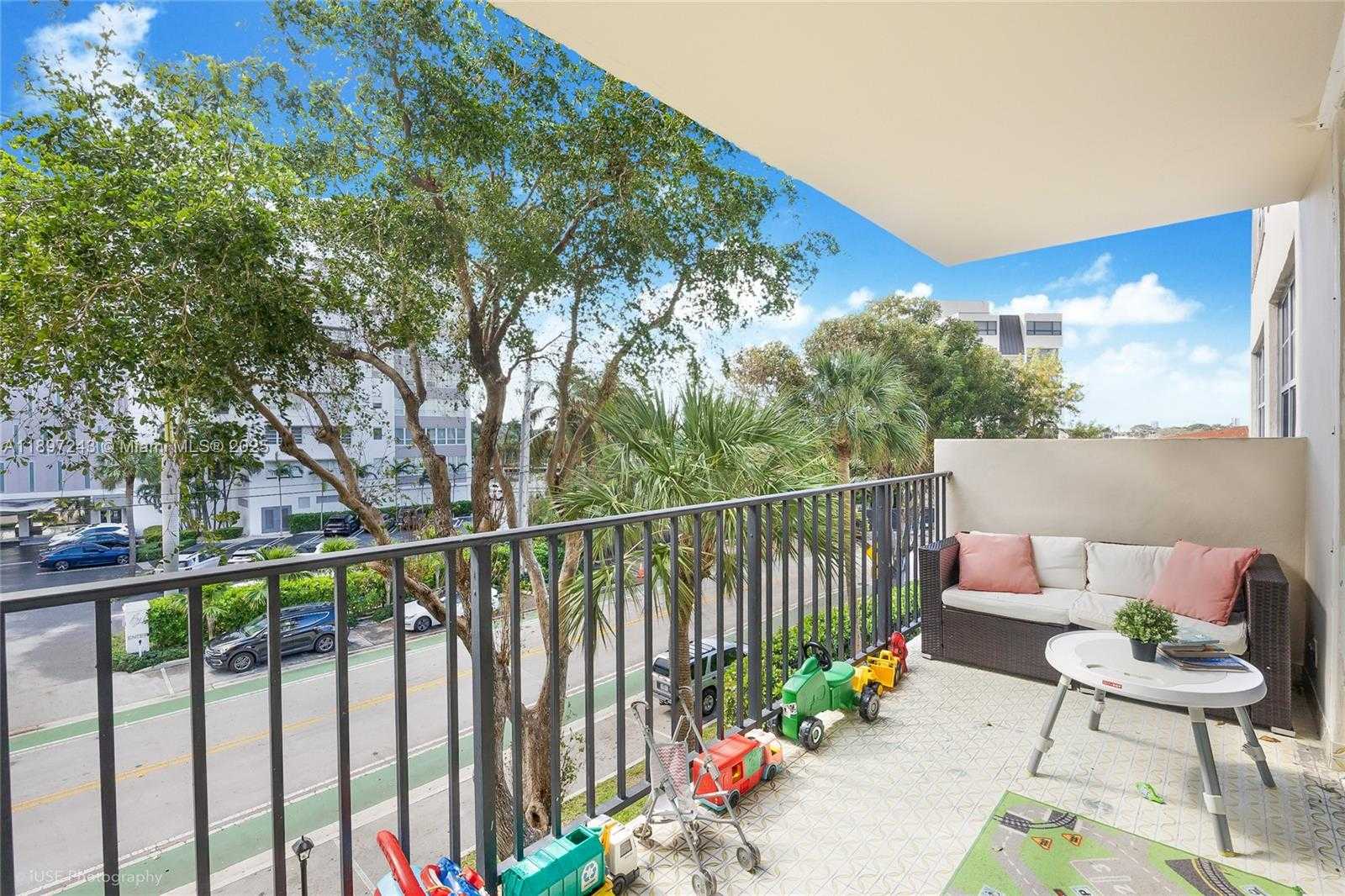 Small Image of 1001 91ST ST #303, Bay Harbor Islands Number 6