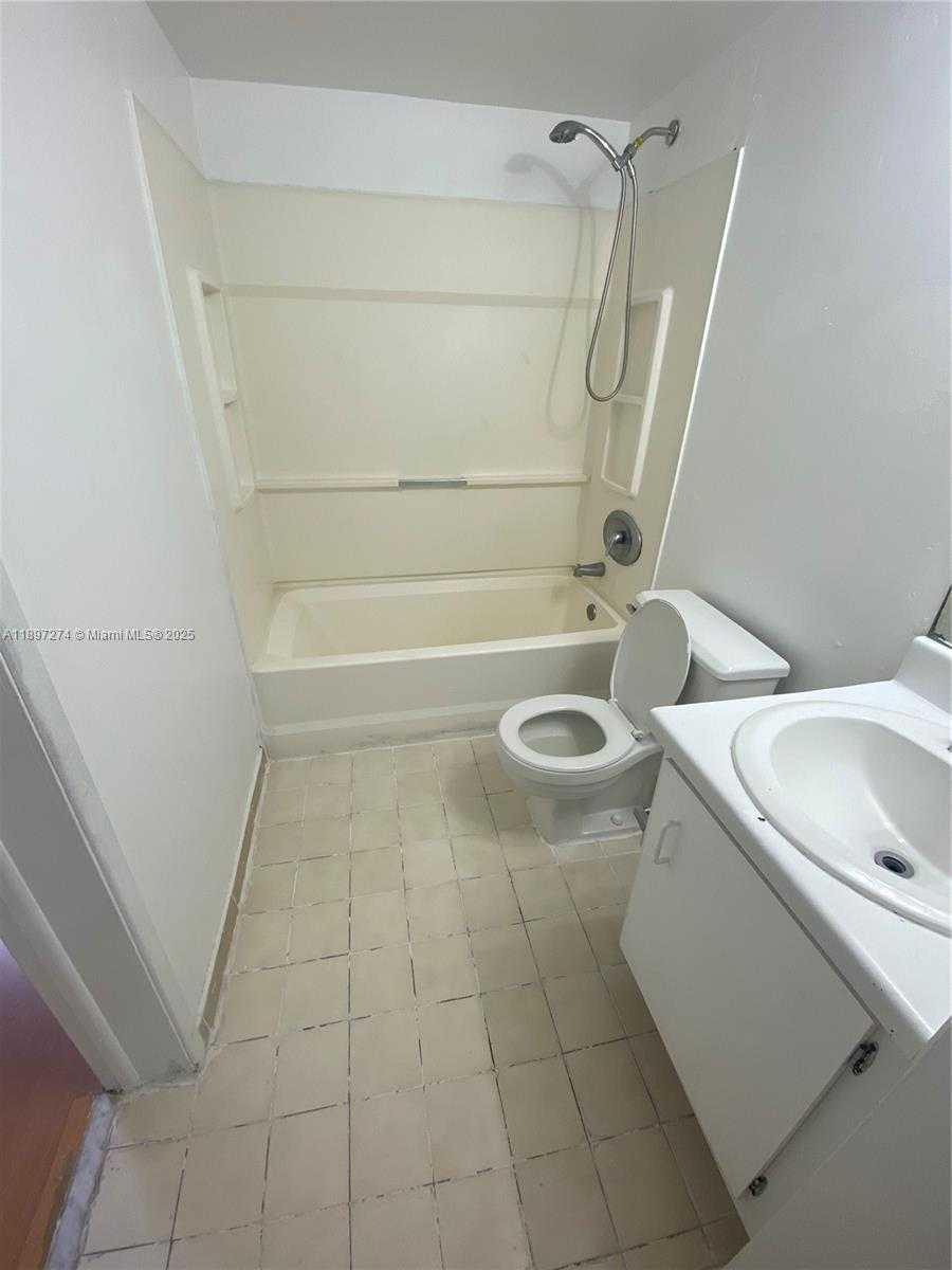 Small Image of 6045 NORTH WEST 186TH ST #305, Hialeah Number 12