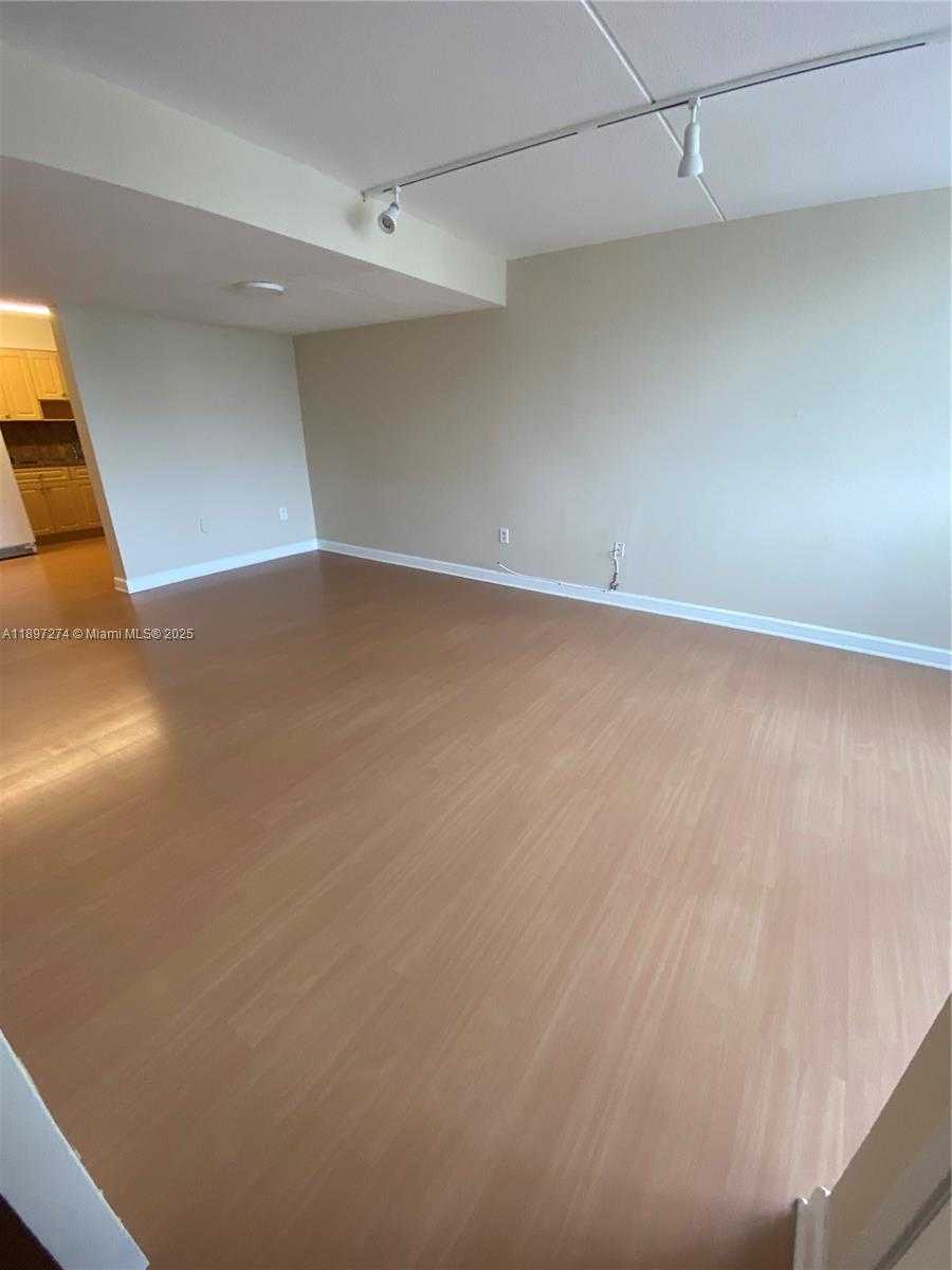 Small Image of 6045 NORTH WEST 186TH ST #305, Hialeah Number 14
