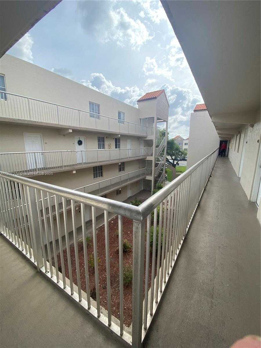 Small Image of 6045 NORTH WEST 186TH ST #305, Hialeah Number 16