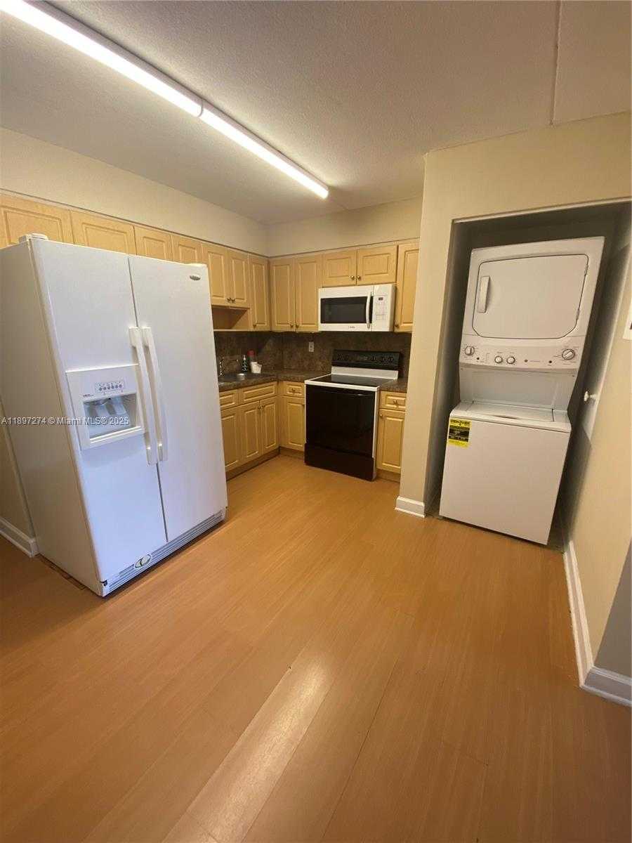 Small Image of 6045 NORTH WEST 186TH ST #305, Hialeah Number 3