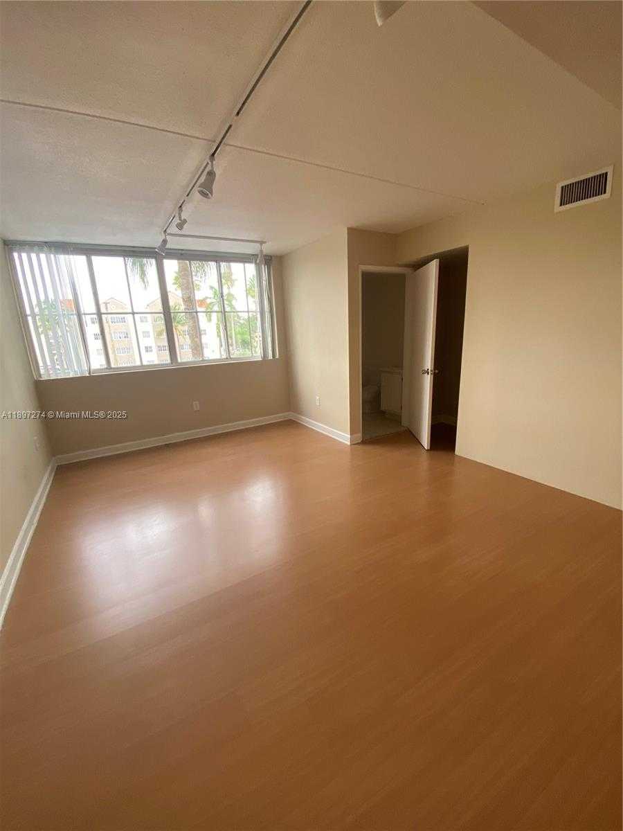 Small Image of 6045 NORTH WEST 186TH ST #305, Hialeah Number 4