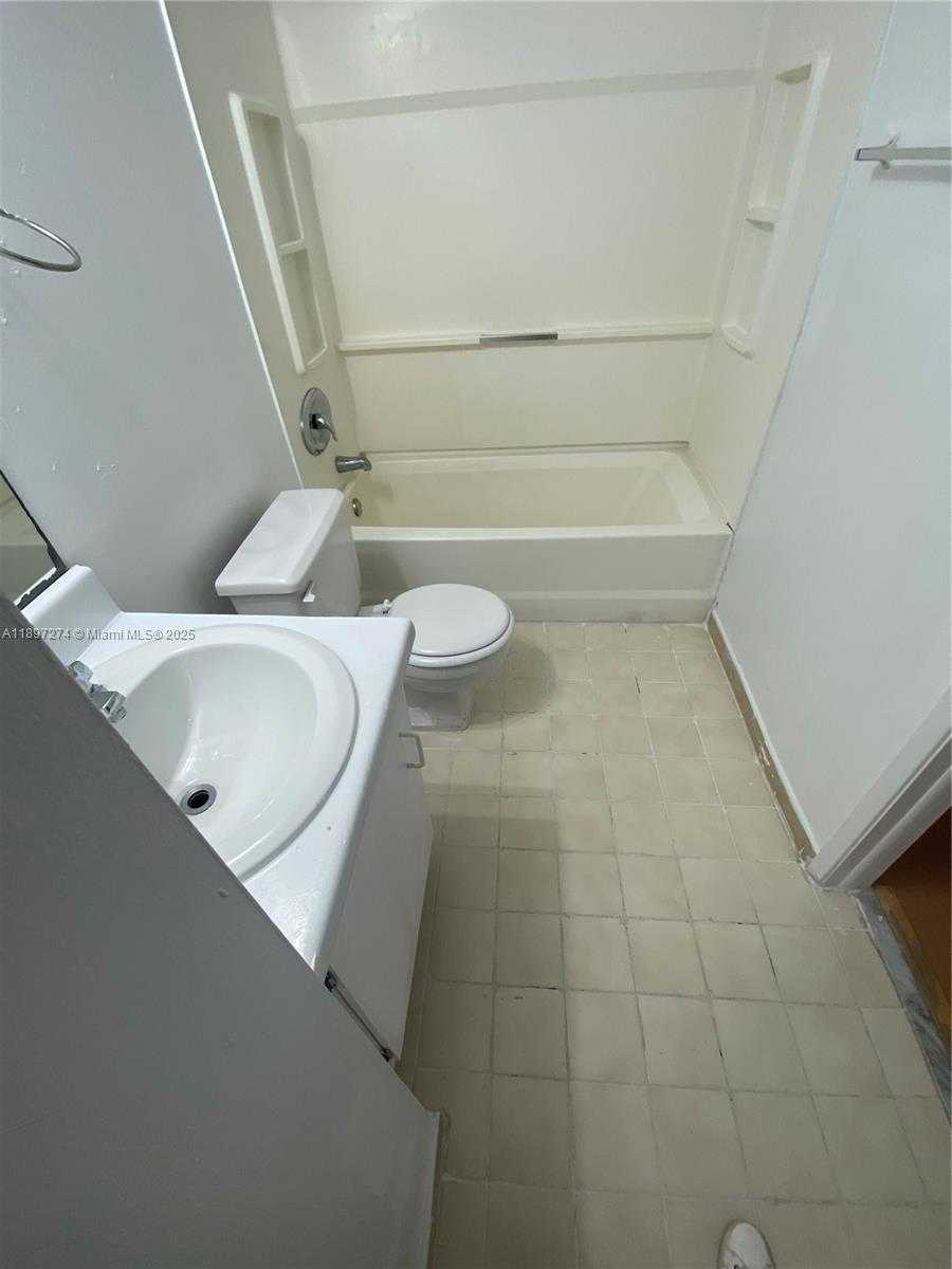 Small Image of 6045 NORTH WEST 186TH ST #305, Hialeah Number 8