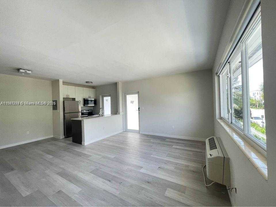 Small Image of 1525 MICHIGAN AVE #1, Miami Beach Number 2