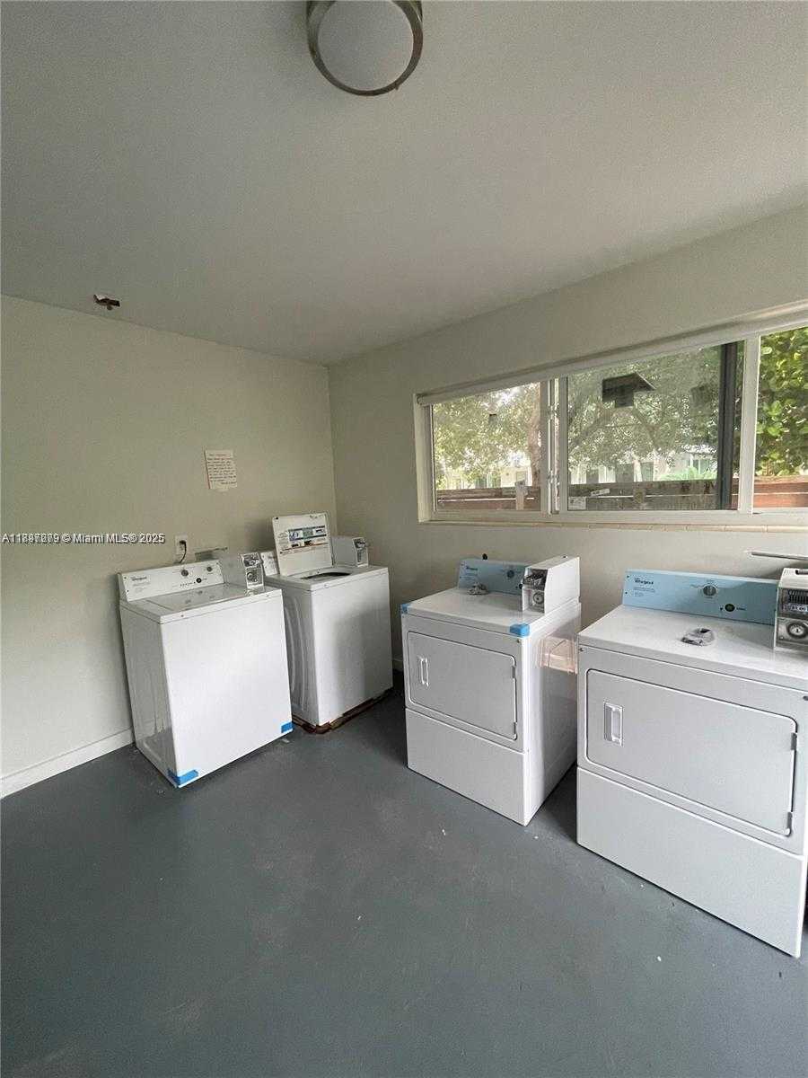 Small Image of 1525 MICHIGAN AVE #1, Miami Beach Number 7