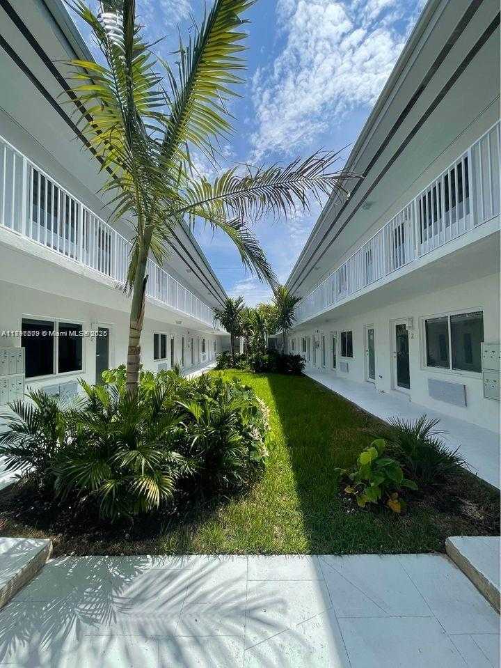 Small Image of 1525 MICHIGAN AVE #1, Miami Beach Number 9