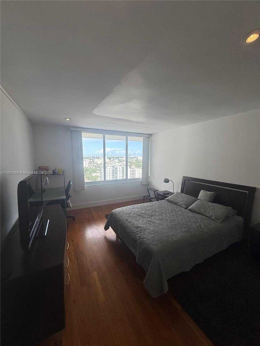 Small Image of 1200 WEST AVE #PH17, Miami Beach Number 4