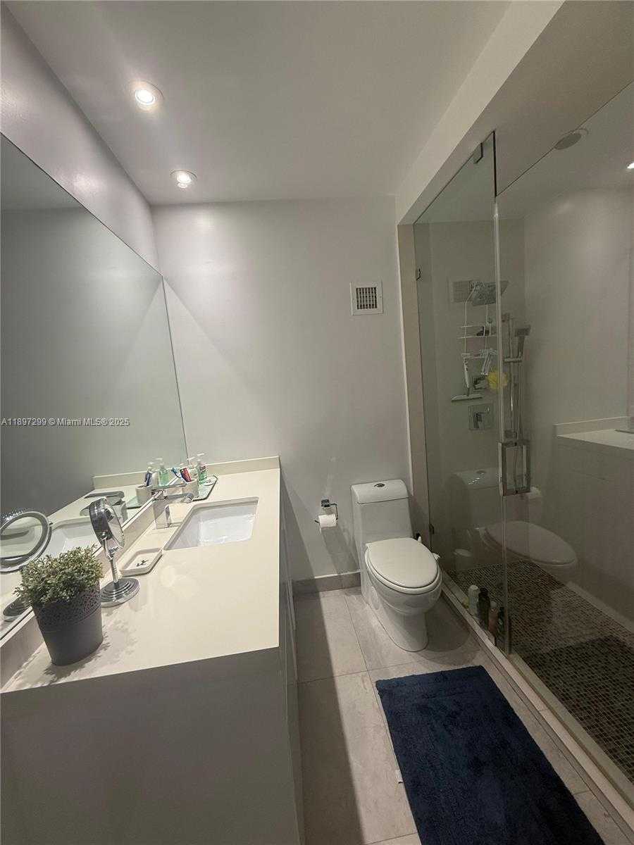 Small Image of 1200 WEST AVE #PH17, Miami Beach Number 5