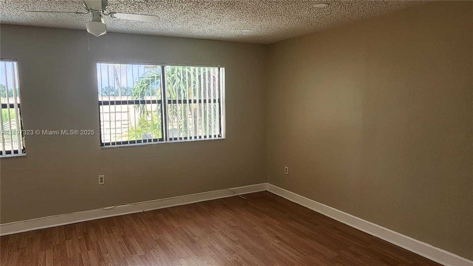 Small Image of 10628 SOUTH WEST 118TH PL #10628, Miami Number 21