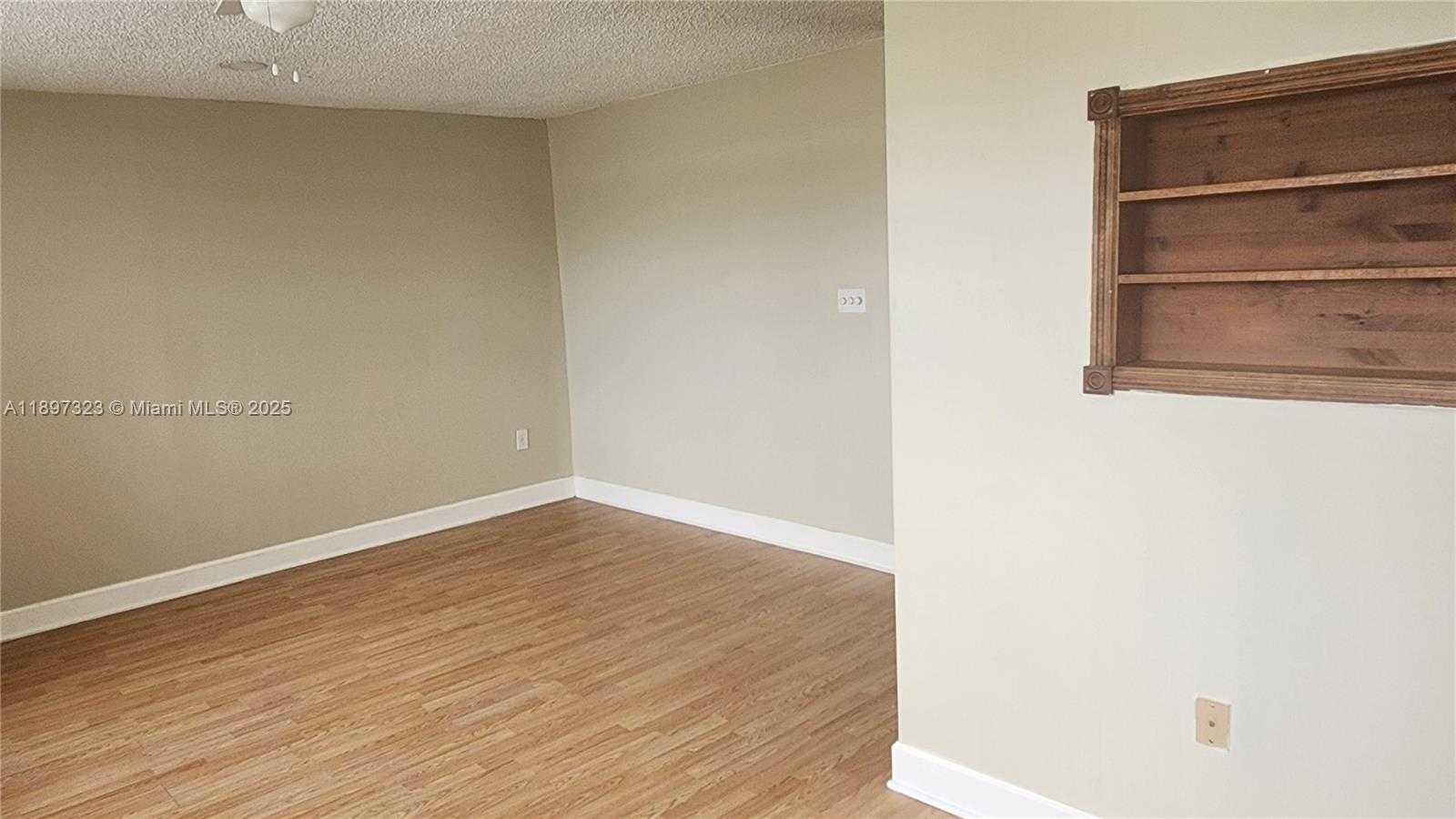 Small Image of 10628 SOUTH WEST 118TH PL #10628, Miami Number 23