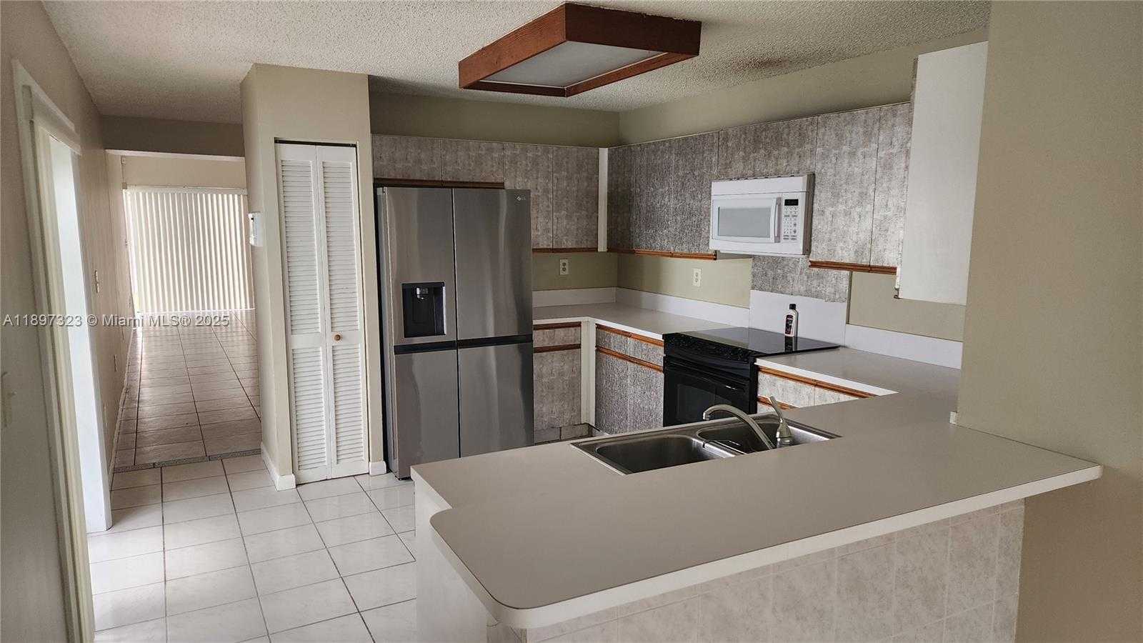 Small Image of 10628 SOUTH WEST 118TH PL #10628, Miami Number 3