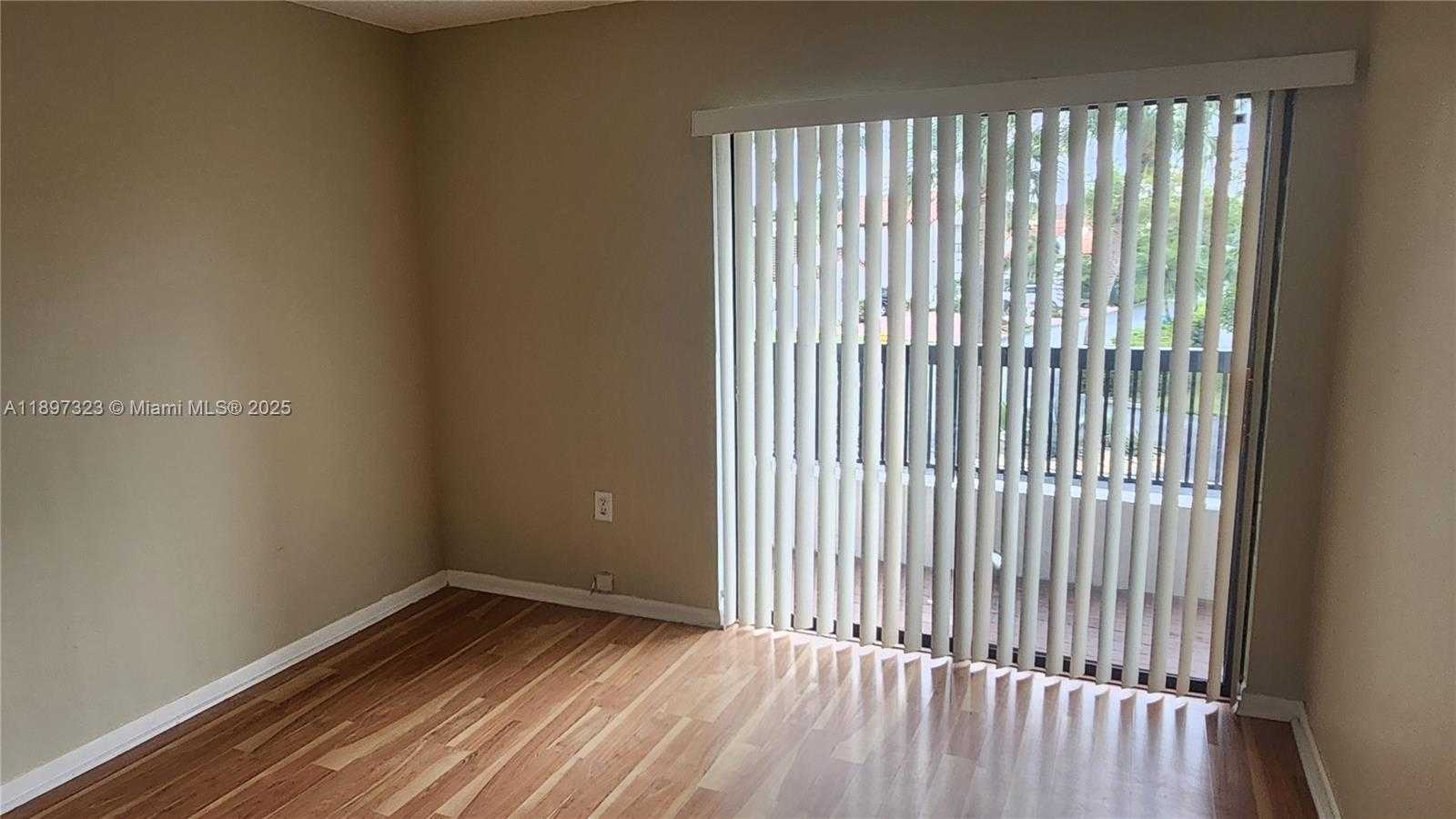 Small Image of 10628 SOUTH WEST 118TH PL #10628, Miami Number 30