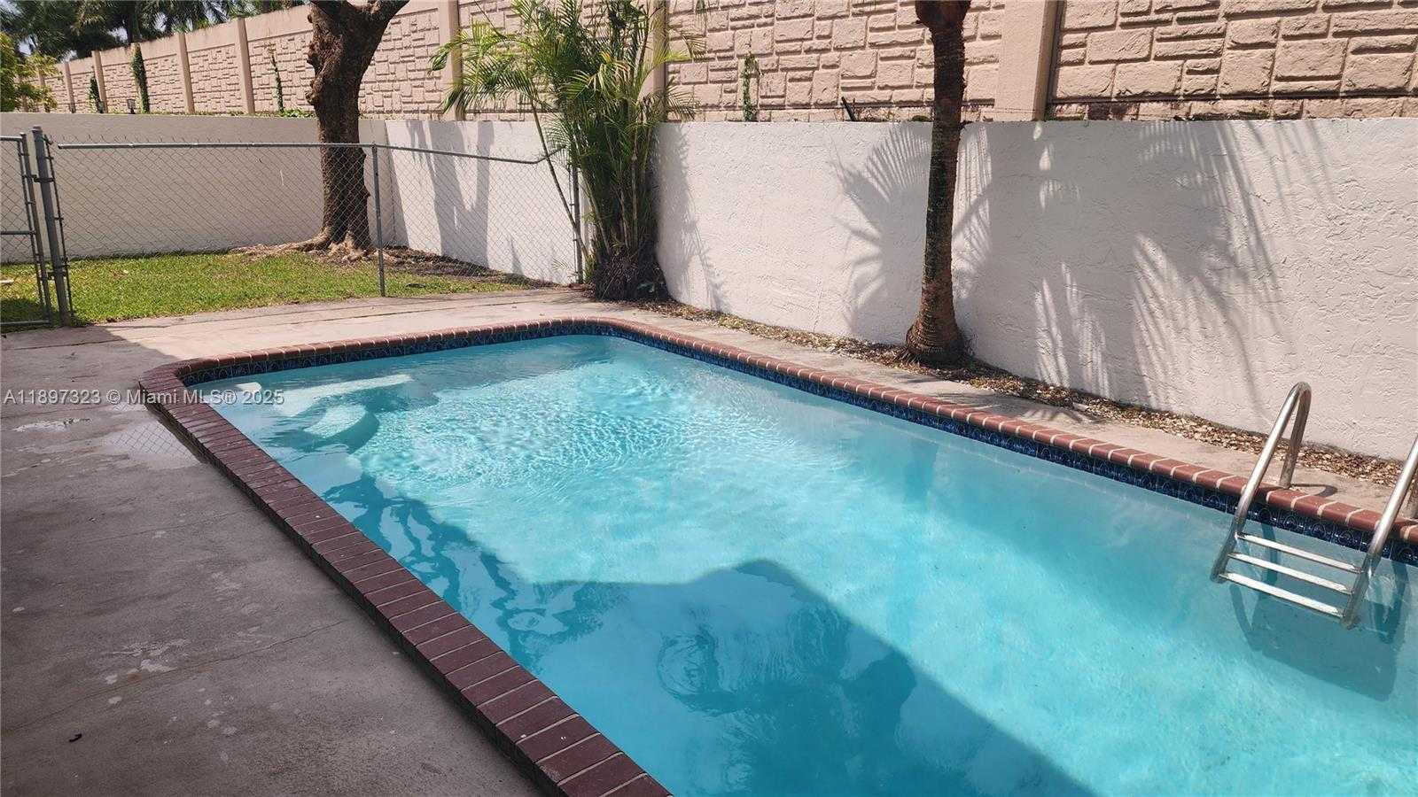 Small Image of 10628 SOUTH WEST 118TH PL #10628, Miami Number 39