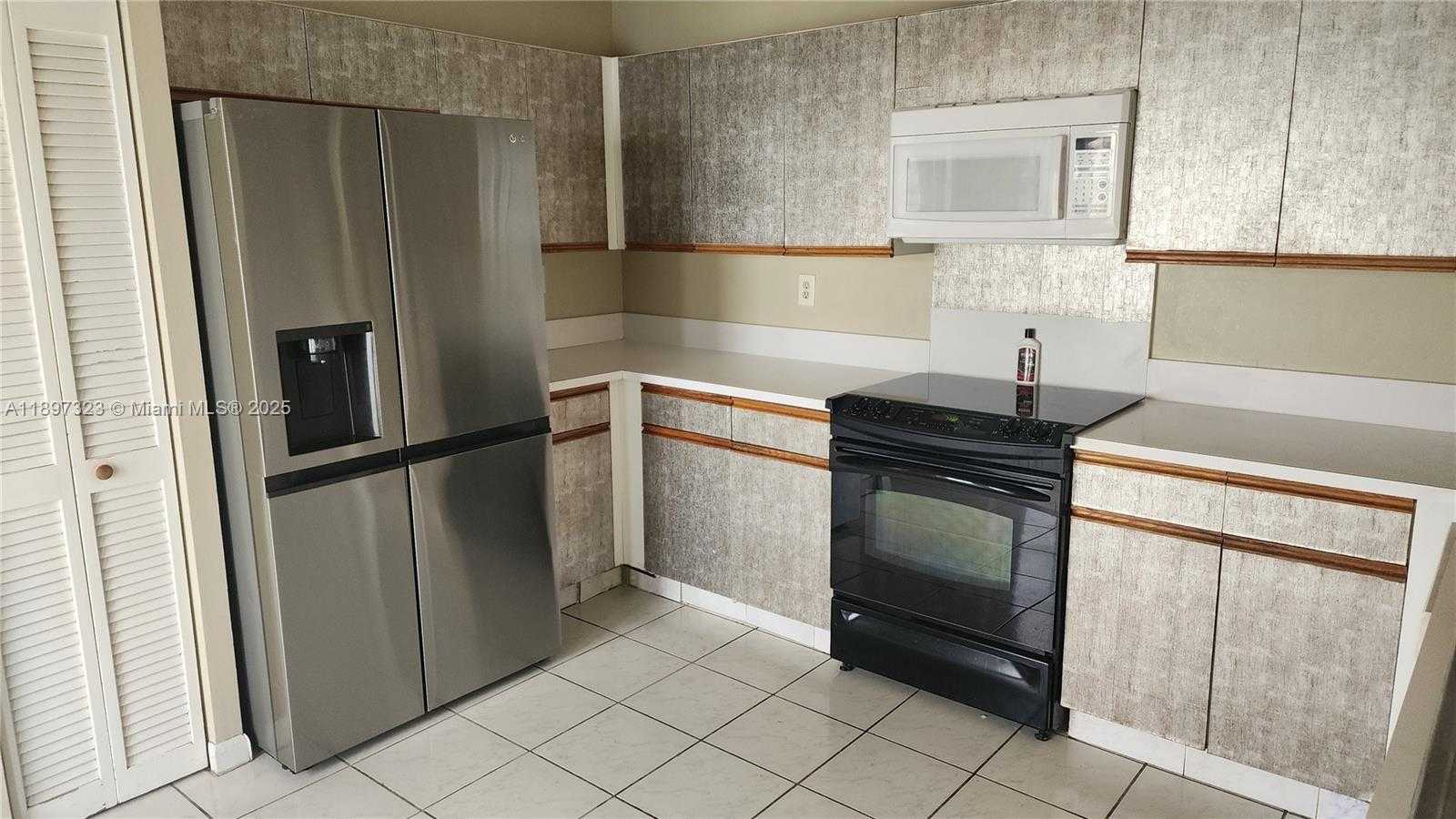Small Image of 10628 SOUTH WEST 118TH PL #10628, Miami Number 4
