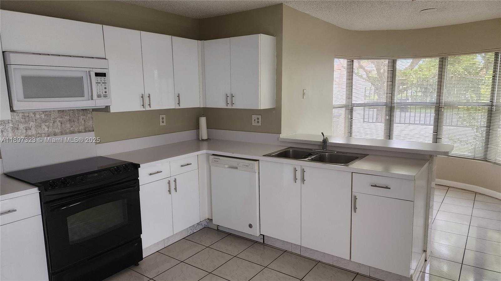 Small Image of 10628 SOUTH WEST 118TH PL #10628, Miami Number 58