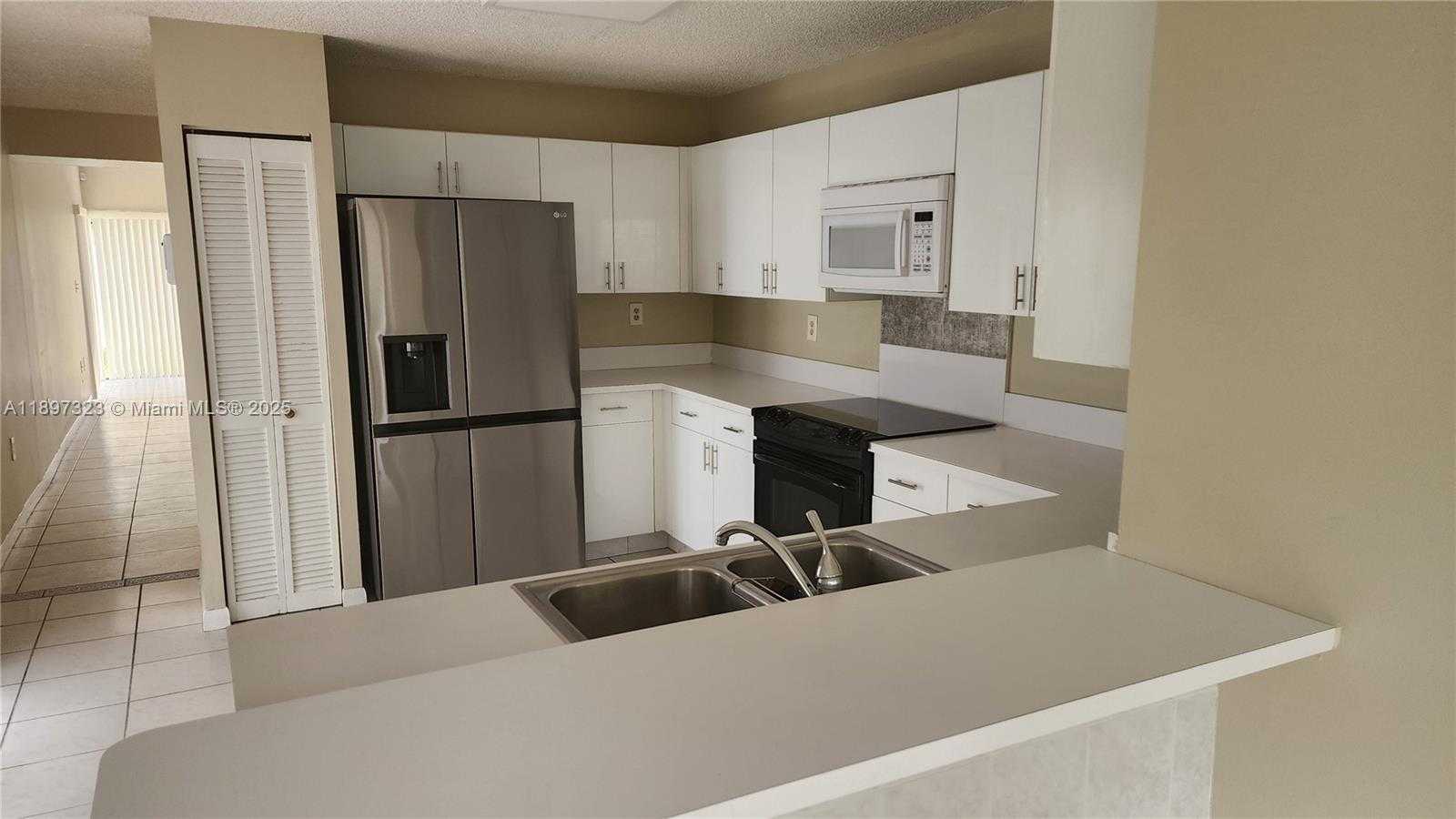 Small Image of 10628 SOUTH WEST 118TH PL #10628, Miami Number 59