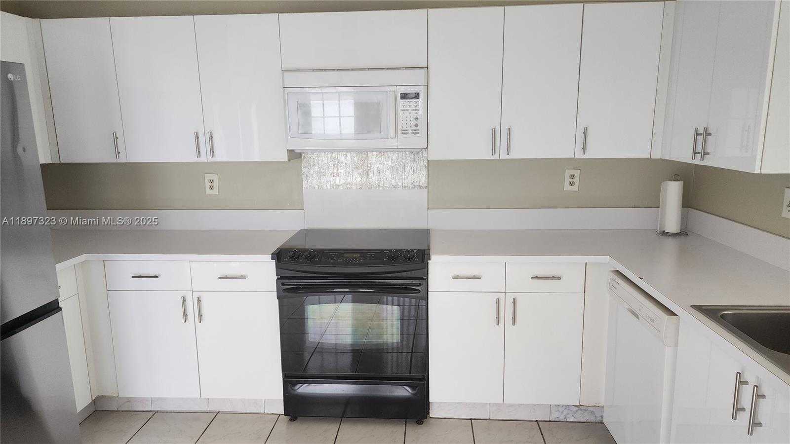 Small Image of 10628 SOUTH WEST 118TH PL #10628, Miami Number 60