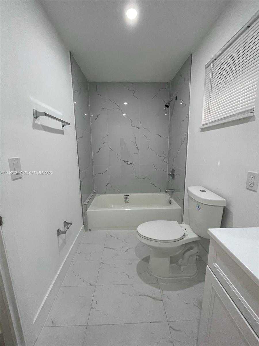 Small Image of 1842 MADISON ST #1, Hollywood Number 15