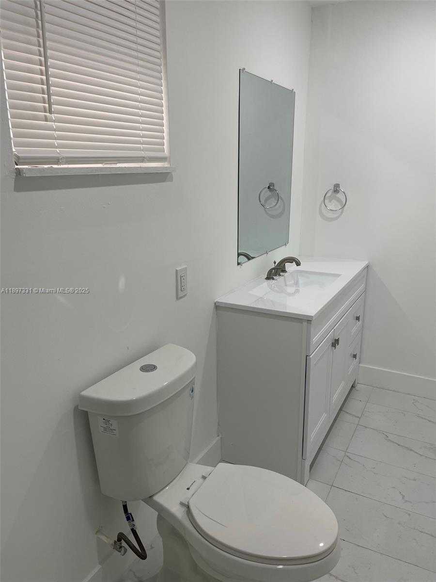 Small Image of 1842 MADISON ST #1, Hollywood Number 17