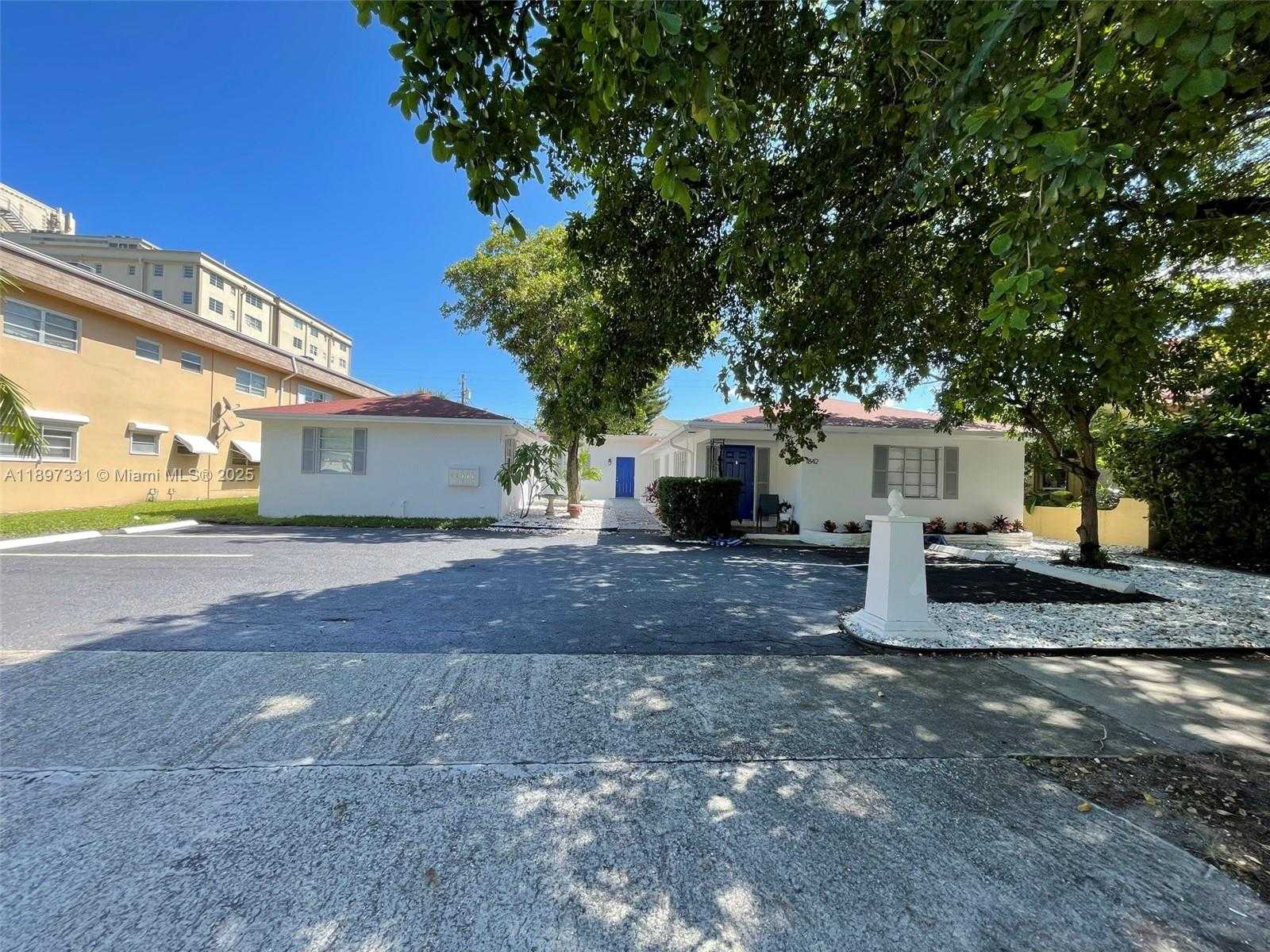 Small Image of 1842 MADISON ST #1, Hollywood Number 3