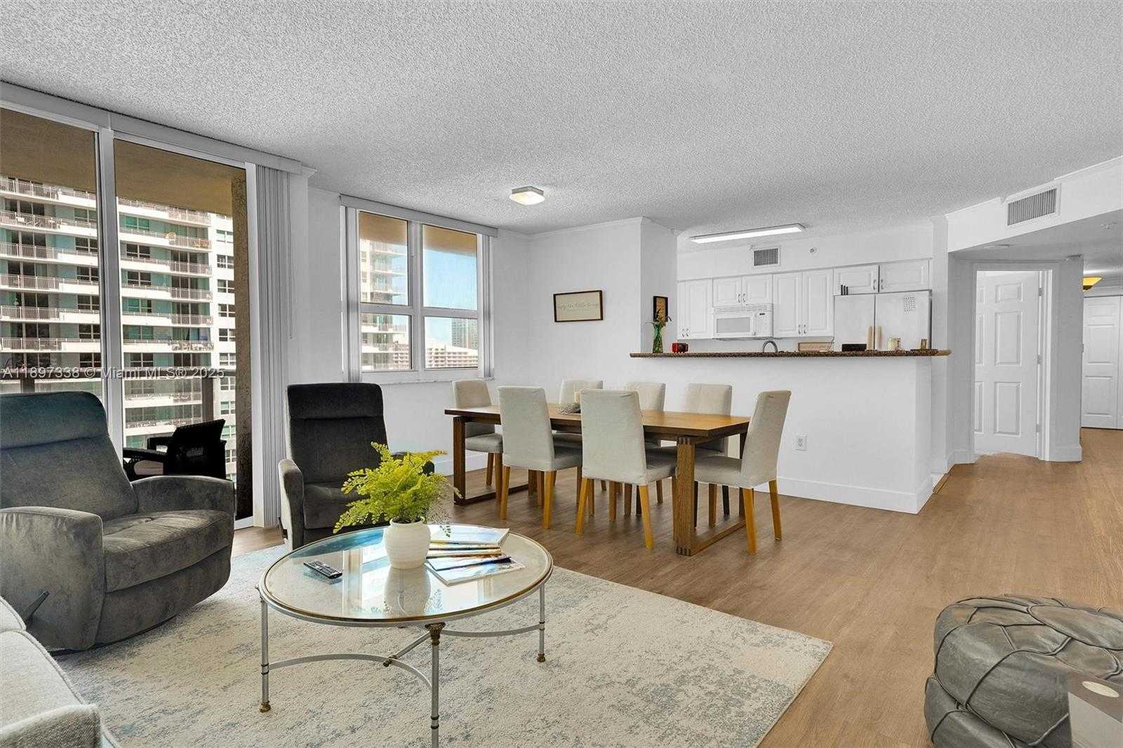 Small Image of 1155 BRICKELL BAY DR #1702, Miami Number 4