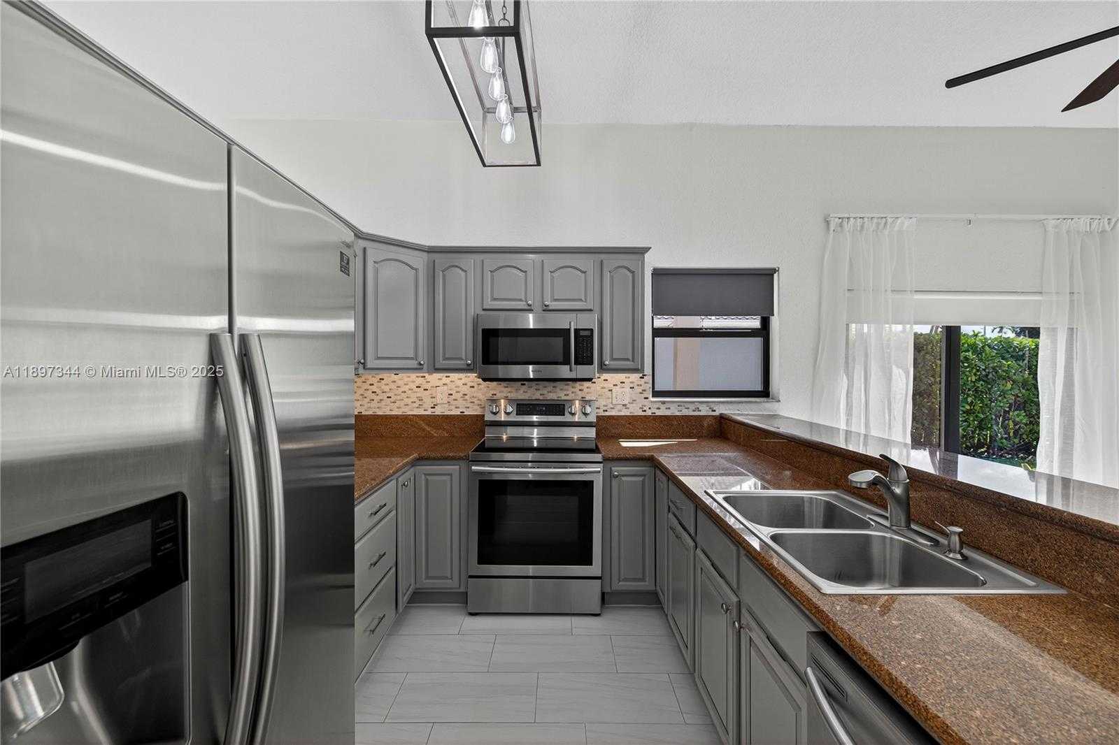 Small Image of 15140 BRISTOL LN, Davie Number 11