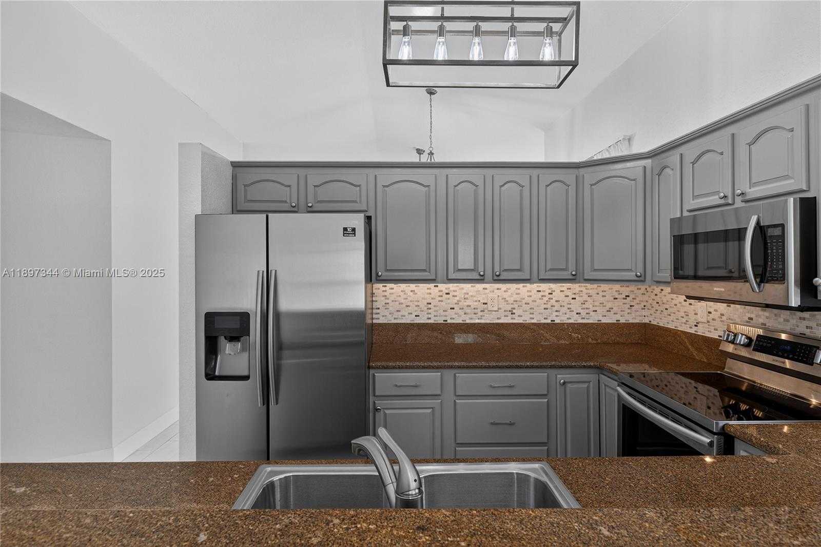 Small Image of 15140 BRISTOL LN, Davie Number 12