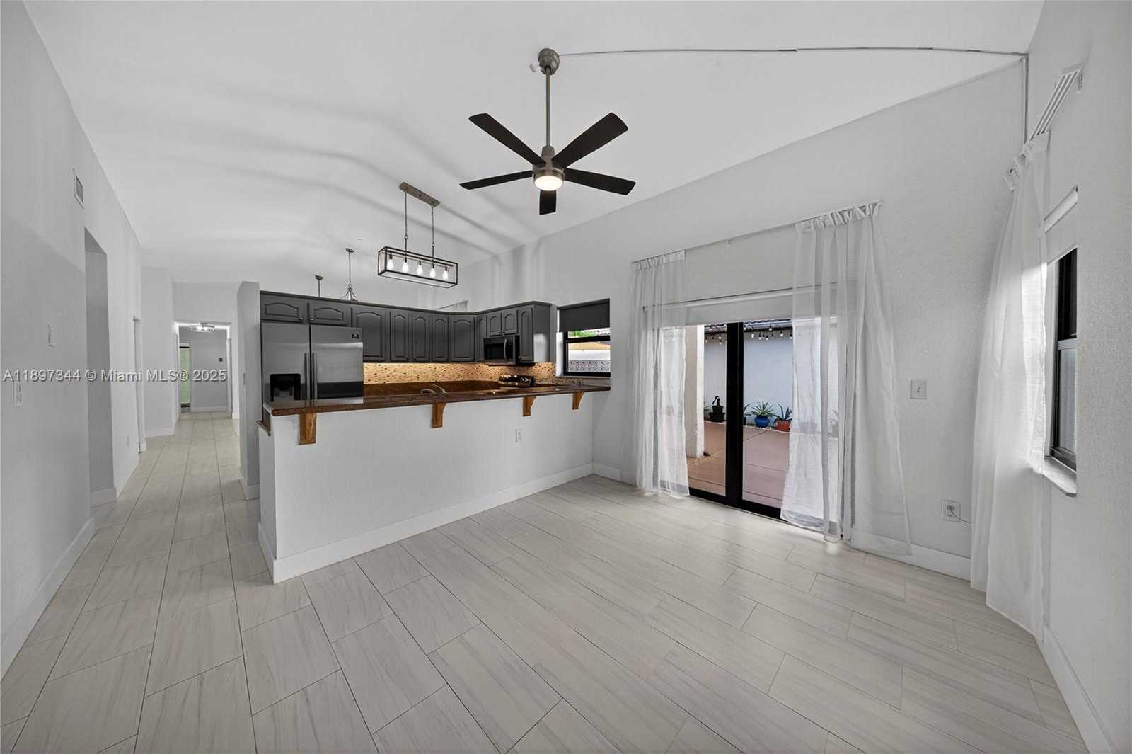 Small Image of 15140 BRISTOL LN, Davie Number 13