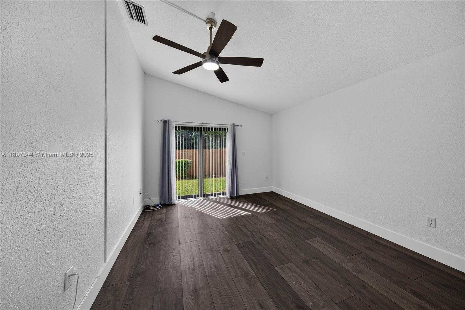 Small Image of 15140 BRISTOL LN, Davie Number 16