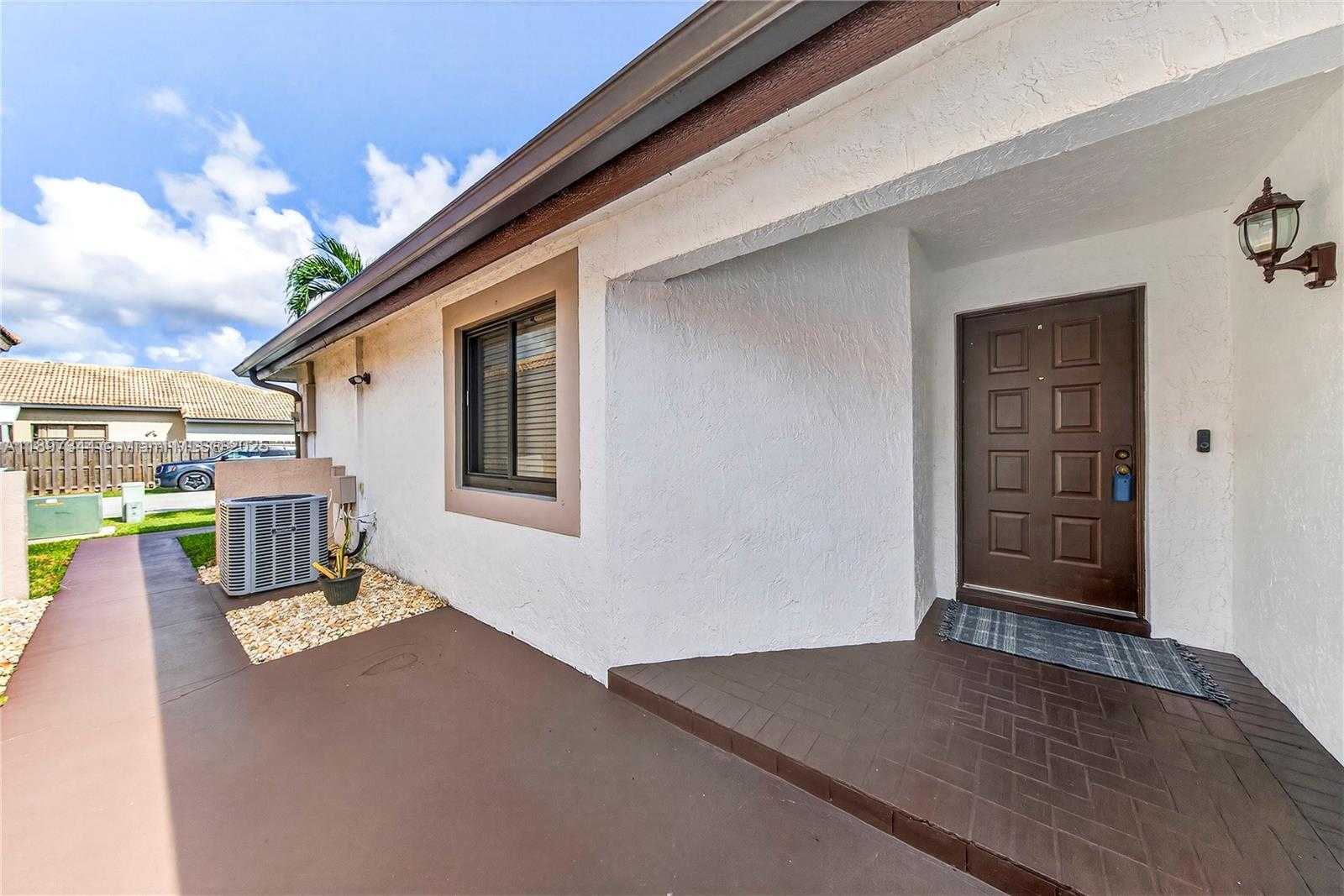 Small Image of 15140 BRISTOL LN, Davie Number 2