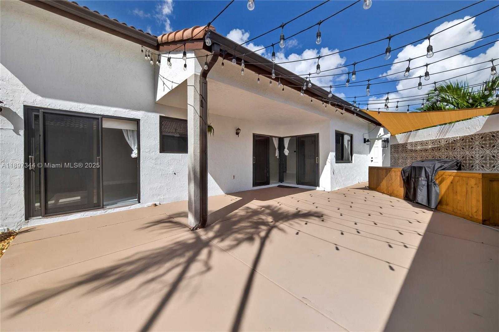 Small Image of 15140 BRISTOL LN, Davie Number 30