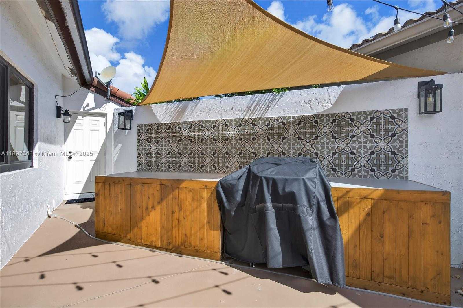 Small Image of 15140 BRISTOL LN, Davie Number 31