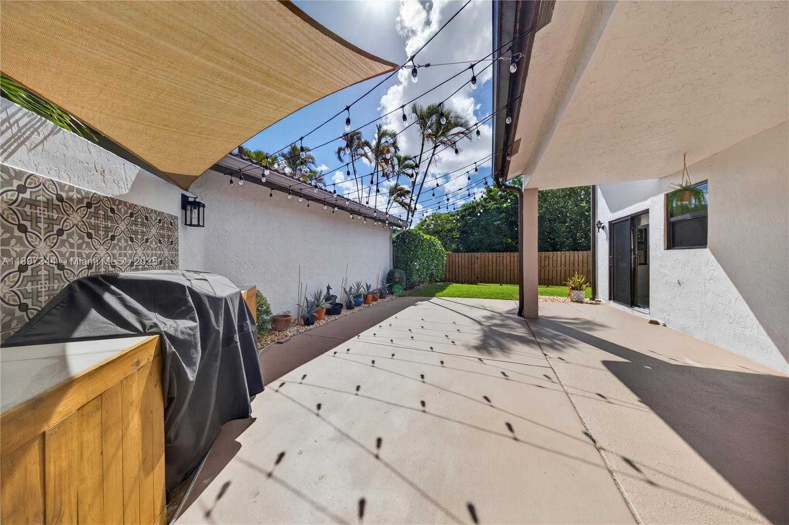 Small Image of 15140 BRISTOL LN, Davie Number 32