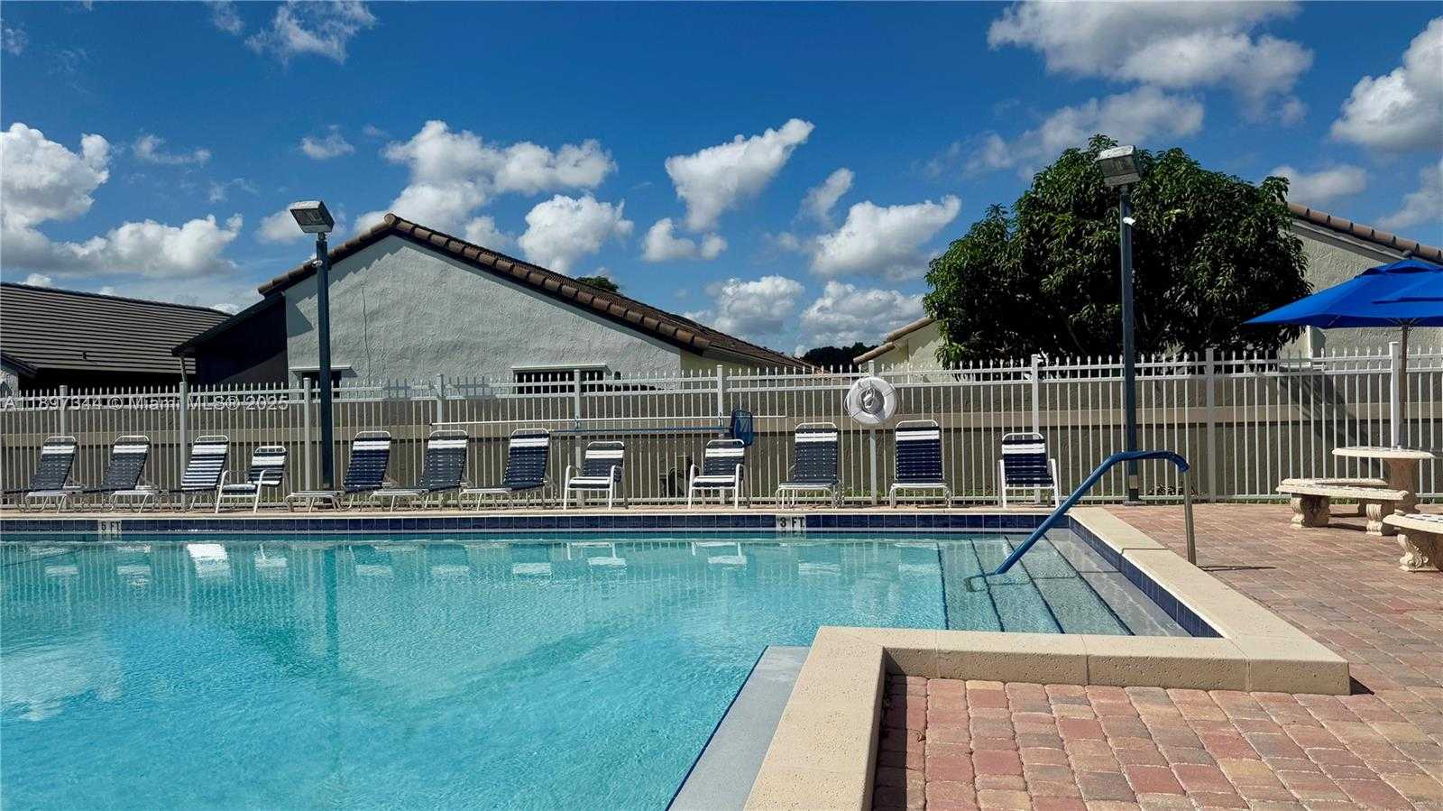 Small Image of 15140 BRISTOL LN, Davie Number 35